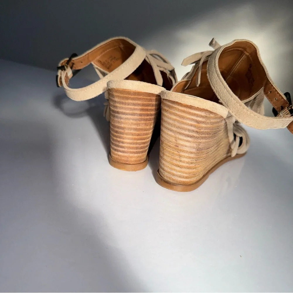 Very Volatile Suede Leather Fringe Wedge Heel Sandals Western Boho Tan Womens 9‎